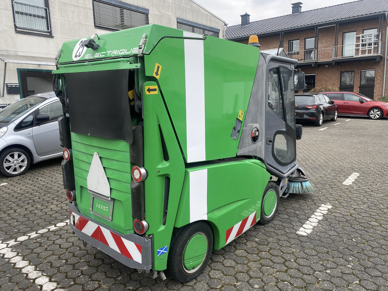TENNANT Green Machines 500 ZE electric 500 ZE - Barredora vial: foto 2 TENNANT Green Machines 500 ZE electric 500 ZE - Barredora vial: foto 2