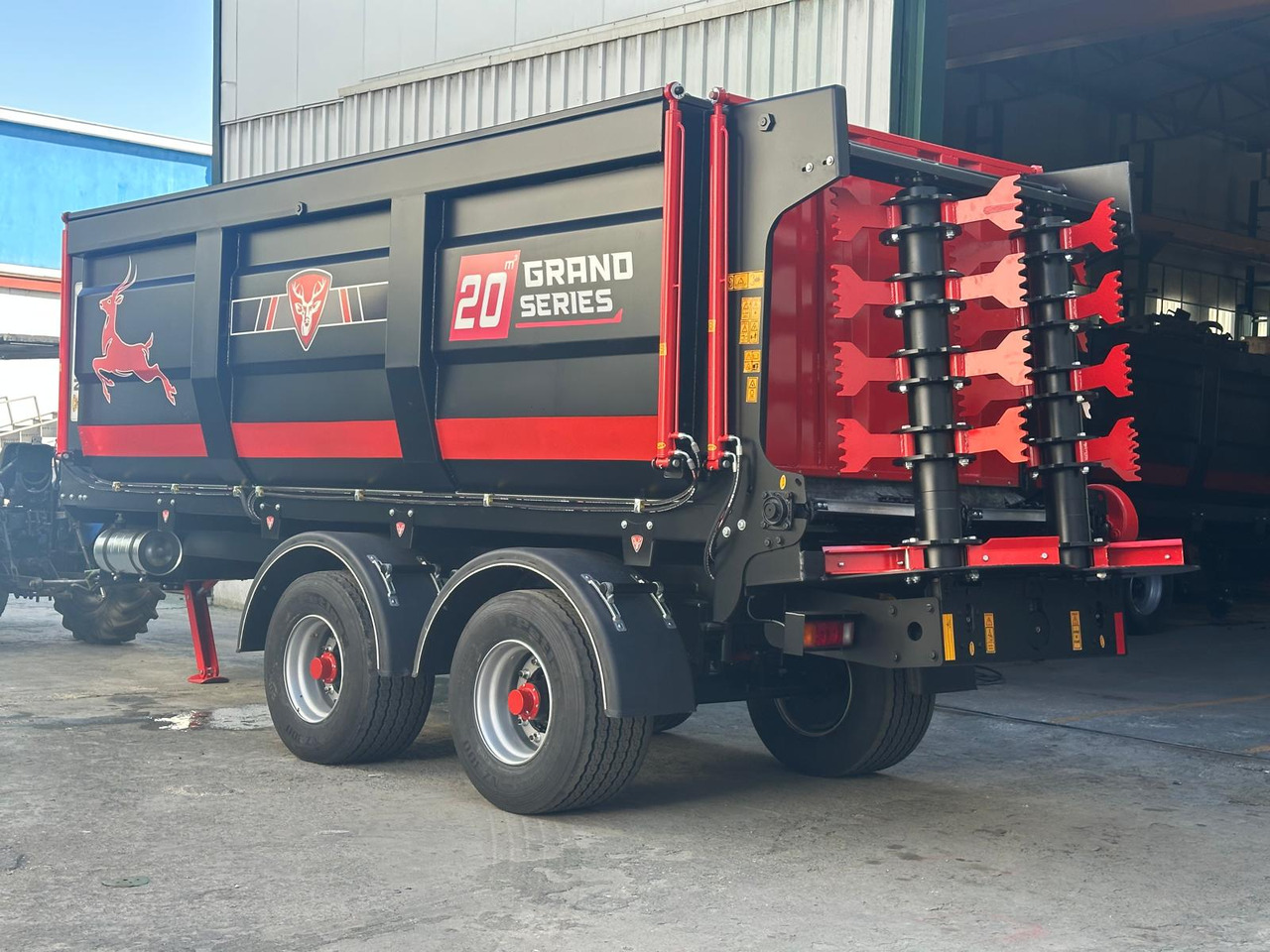 Novatar Manure Spreader Trailer 20 M3 - Esparcidor de estiércol: foto 1 Novatar Manure Spreader Trailer 20 M3 - Esparcidor de estiércol: foto 1
