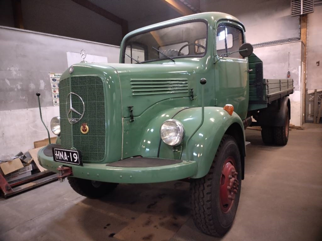 Mercedes-Benz 4x4 Kippilava,museo rekisterissä - Camión volquete: foto 2 Mercedes-Benz 4x4 Kippilava,museo rekisterissä - Camión volquete: foto 2