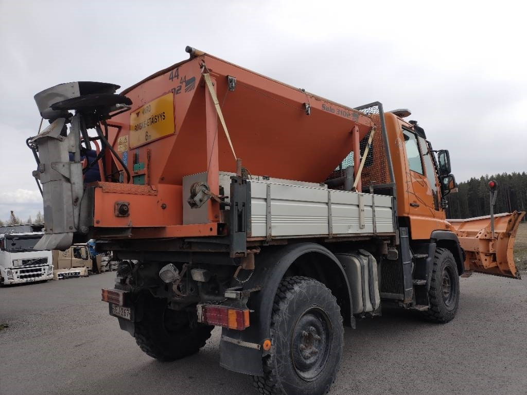 Mercedes-Benz Unimog ,hiekoitin,aura,kippilava - Máquina quitanieve: foto 3 Mercedes-Benz Unimog ,hiekoitin,aura,kippilava - Máquina quitanieve: foto 3