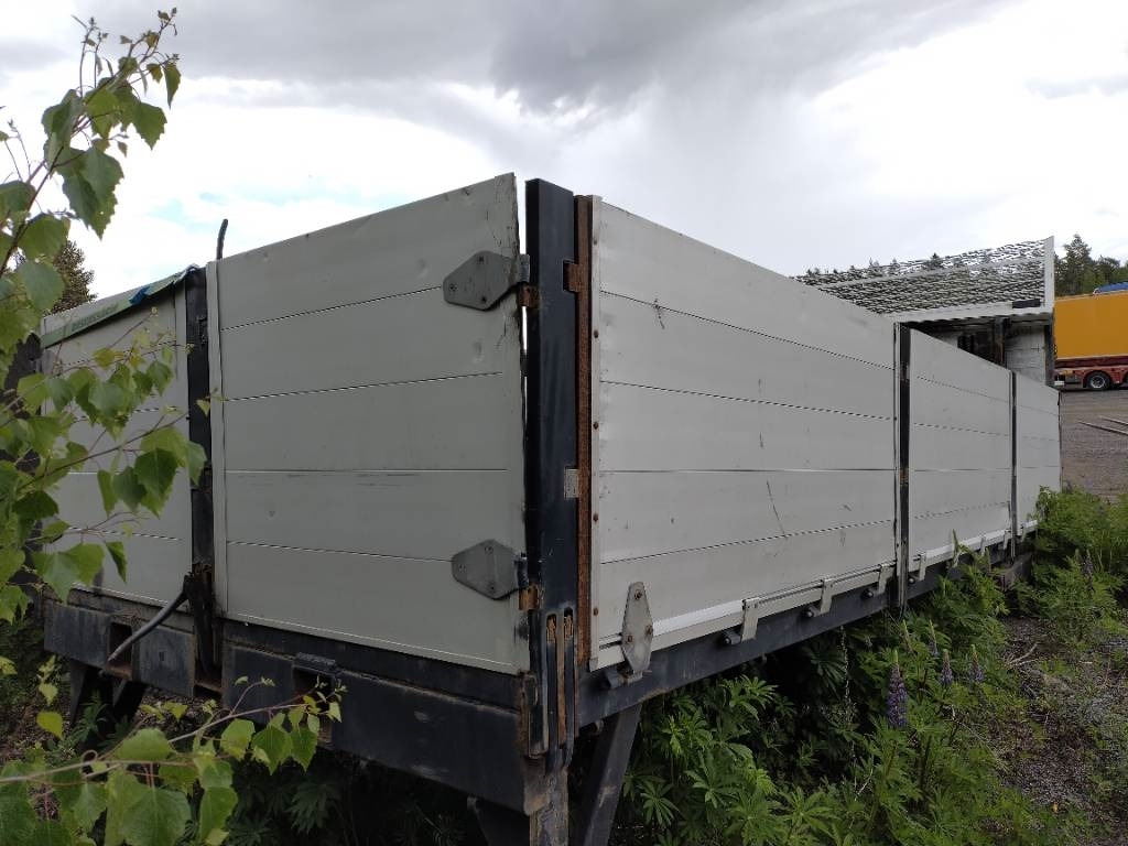 Rahtilava 6,40m nosturitupet+teline - Carrocería abierta: foto 1 Rahtilava 6,40m nosturitupet+teline - Carrocería abierta: foto 1