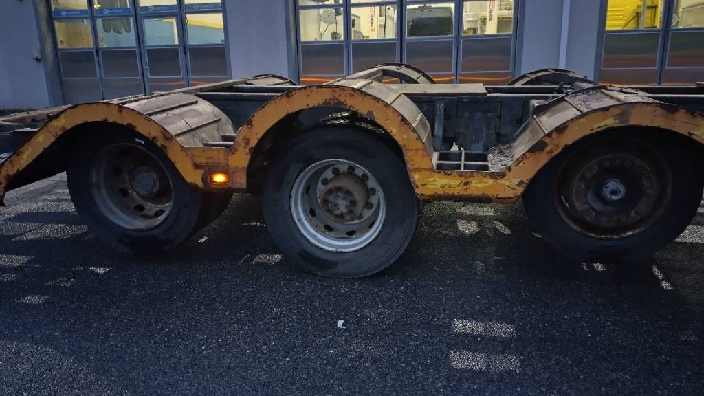 Volvo F16 8x2 metsäkone ritilä, rautajouset,hydr.perä - Camión forestal: foto 3 Volvo F16 8x2 metsäkone ritilä, rautajouset,hydr.perä - Camión forestal: foto 3