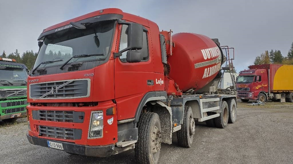 Volvo FM9 8x4 full steel,manual, mixer - Camión cisterna: foto 1 Volvo FM9 8x4 full steel,manual, mixer - Camión cisterna: foto 1
