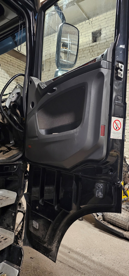 DAF XF, CF, EURO6, EURO 6 emission door left + right, driver + passenger, space cab, comfort 1881862, 1881863 - Puerta y piezas para Camión: foto 2 DAF XF, CF, EURO6, EURO 6 emission door left + right, driver + passenger, space cab, comfort 1881862, 1881863 - Puerta y piezas para Camión: foto 2