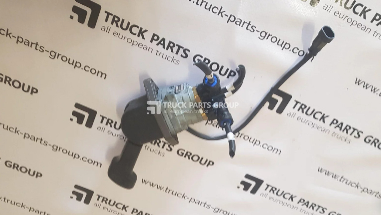 IVECO IVECO STRALIS EURO6 hand brake valve 15194, 7420532931, 7421051046, 20532931, 21051046, 2.62019, 6.15051, 35419, 35271, 06.020.4007.051, 095.291, 095/95, 11660, 1226728, 1362-2919010, 143.220-00A, 2.6 - Piezas de freno para Camión: foto 1 IVECO IVECO STRALIS EURO6 hand brake valve 15194, 7420532931, 7421051046, 20532931, 21051046, 2.62019, 6.15051, 35419, 35271, 06.020.4007.051, 095.291, 095/95, 11660, 1226728, 1362-2919010, 143.220-00A, 2.6 - Piezas de freno para Camión: foto 1
