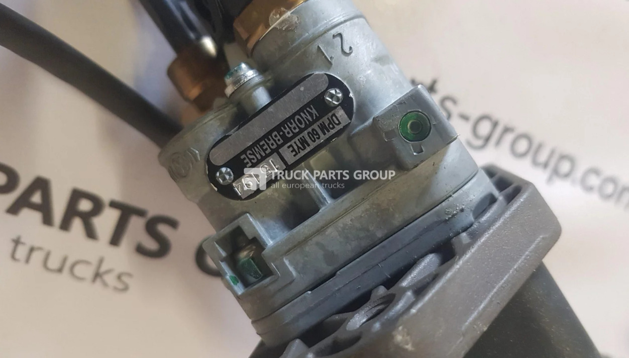 IVECO IVECO STRALIS EURO6 hand brake valve 15194, 7420532931, 7421051046, 20532931, 21051046, 2.62019, 6.15051, 35419, 35271, 06.020.4007.051, 095.291, 095/95, 11660, 1226728, 1362-2919010, 143.220-00A, 2.6 - Piezas de freno para Camión: foto 2 IVECO IVECO STRALIS EURO6 hand brake valve 15194, 7420532931, 7421051046, 20532931, 21051046, 2.62019, 6.15051, 35419, 35271, 06.020.4007.051, 095.291, 095/95, 11660, 1226728, 1362-2919010, 143.220-00A, 2.6 - Piezas de freno para Camión: foto 2