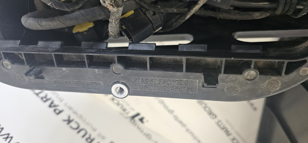 Mersedes-Benz Actros MP4 bumper wiring harness 0078013254, XVK82002234, 9615408113, 9615408013, 0064703824, 4711503933, XVK87000186, 9614400358, 4711503420, 4711504320, 4711509733, 0005401633, XVK8800 - Cables/ Alambres para Camión: foto 4 Mersedes-Benz Actros MP4 bumper wiring harness 0078013254, XVK82002234, 9615408113, 9615408013, 0064703824, 4711503933, XVK87000186, 9614400358, 4711503420, 4711504320, 4711509733, 0005401633, XVK8800 - Cables/ Alambres para Camión: foto 4