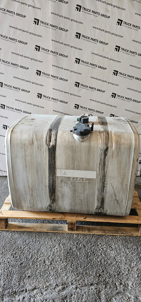 DAF DAF XF, CF EURO6 emission fuel tank in fully complete with brackets 1944798, 1944800, 2193145, 1944801, 2198081, 1949897, 2198104, 1945569, 2198105, 2259915, 1681827, 1617170, 1949909, 1945569, 194480 - Piezas de recambio: foto 2 DAF DAF XF, CF EURO6 emission fuel tank in fully complete with brackets 1944798, 1944800, 2193145, 1944801, 2198081, 1949897, 2198104, 1945569, 2198105, 2259915, 1681827, 1617170, 1949909, 1945569, 194480 - Piezas de recambio: foto 2