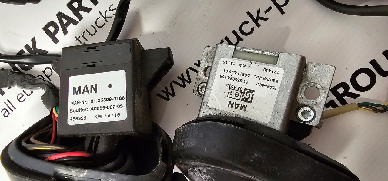 MAN MAN TGX / TGS EURO6 steering controllers set, driving position buttons, steering column switch, steering stalk 81255016035, 81464306026, 81258056006, 81255090159, 81255090188, 81259370064, 81258056005 - Piezas de recambio para Camión: foto 3 MAN MAN TGX / TGS EURO6 steering controllers set, driving position buttons, steering column switch, steering stalk 81255016035, 81464306026, 81258056006, 81255090159, 81255090188, 81259370064, 81258056005 - Piezas de recambio para Camión: foto 3