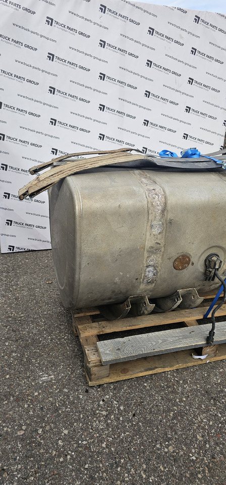 Volvo VOLVO FH4, FM4 EURO6 emission fuel tanks diesel fuel supply system 21516442, 7421516442, 20392751, 20392028, 5001834430, 3198271, 5001864551, 20453245, 8152630, 5001865160, 20526488, 7485132554, 11895 - Piezas de recambio: foto 1 Volvo VOLVO FH4, FM4 EURO6 emission fuel tanks diesel fuel supply system 21516442, 7421516442, 20392751, 20392028, 5001834430, 3198271, 5001864551, 20453245, 8152630, 5001865160, 20526488, 7485132554, 11895 - Piezas de recambio: foto 1