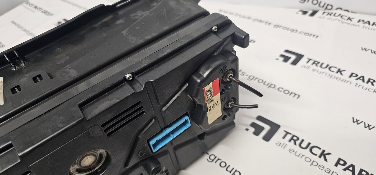 VOLVO FH12, combination kit, instrument panel, dashboard 20739274 - Salpicadero para Camión: foto 3 VOLVO FH12, combination kit, instrument panel, dashboard 20739274 - Salpicadero para Camión: foto 3