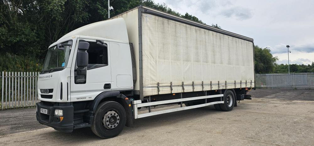 Iveco 18 ton curtain tail lift - Camión lona: foto 3 Iveco 18 ton curtain tail lift - Camión lona: foto 3