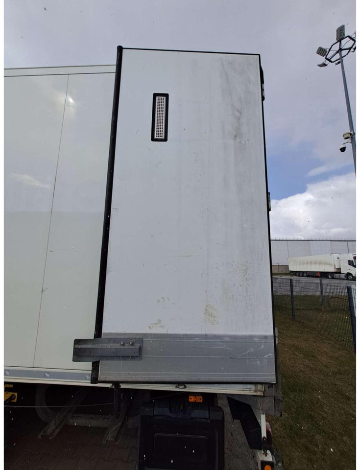 2019/2020 Schmitz Cargobull SKO FP 60 ThermoKing SLXi 300 - Semirremolque frigorífico: foto 4 2019/2020 Schmitz Cargobull SKO FP 60 ThermoKing SLXi 300 - Semirremolque frigorífico: foto 4