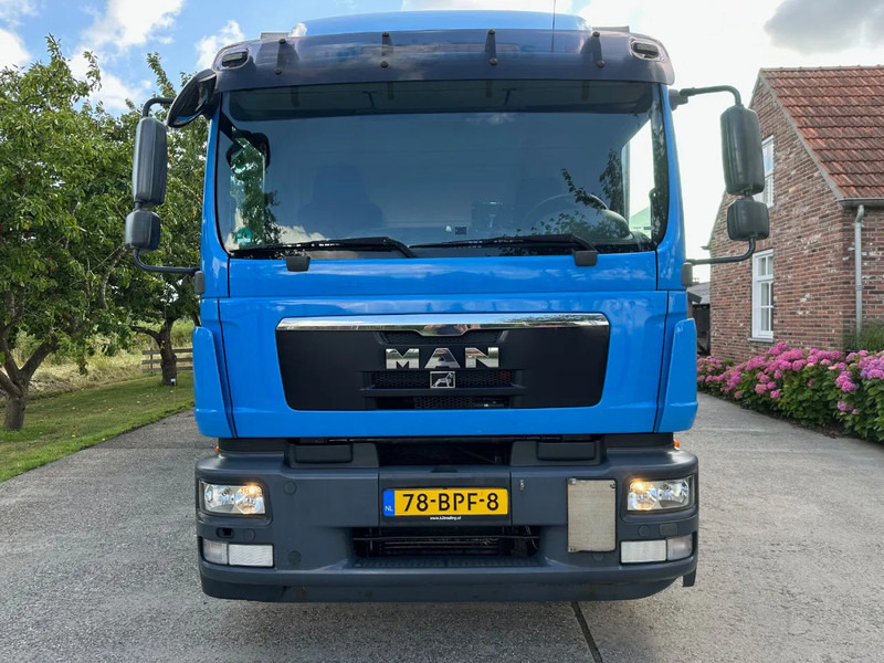 MAN TGM 12.250 / NL TRUCK / EURO 5 / SLIDING ROOF / BOX + TAILLIFT / FULL AIR / NAVI - Camión caja cerrada: foto 2 MAN TGM 12.250 / NL TRUCK / EURO 5 / SLIDING ROOF / BOX + TAILLIFT / FULL AIR / NAVI - Camión caja cerrada: foto 2