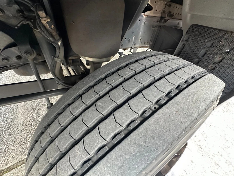 MAN TGM 12.250 / NL TRUCK / EURO 5 / SLIDING ROOF / BOX + TAILLIFT / FULL AIR / NAVI - Camión caja cerrada: foto 5 MAN TGM 12.250 / NL TRUCK / EURO 5 / SLIDING ROOF / BOX + TAILLIFT / FULL AIR / NAVI - Camión caja cerrada: foto 5