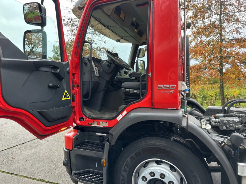 Volvo FE 320 / NL TRUCK / EURO 5 / HIAB MULTILIFT XR 21T / LIKE NEW!! / LOW KM!! / LIFT+STEER AXLE - Camión multibasculante: foto 4 Volvo FE 320 / NL TRUCK / EURO 5 / HIAB MULTILIFT XR 21T / LIKE NEW!! / LOW KM!! / LIFT+STEER AXLE - Camión multibasculante: foto 4