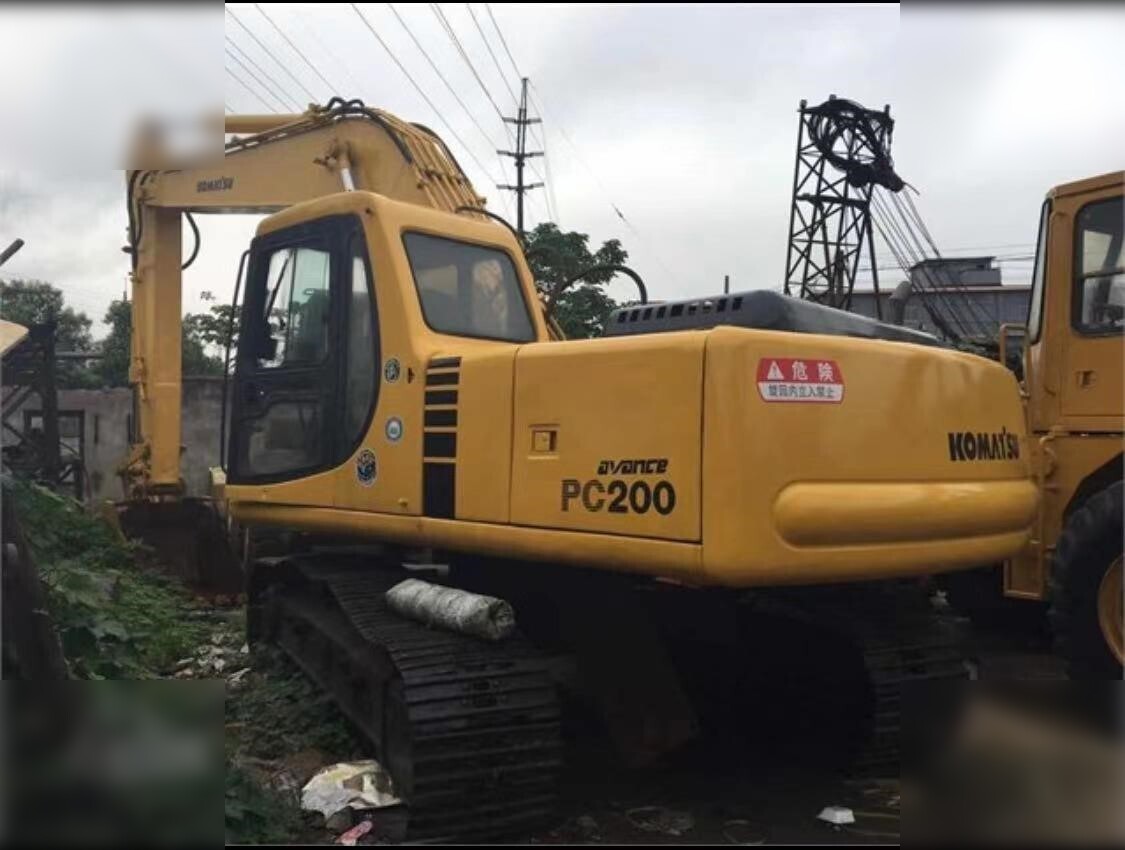 KOMATSU PC200-6 - Excavadora de cadenas: foto 1 KOMATSU PC200-6 - Excavadora de cadenas: foto 1