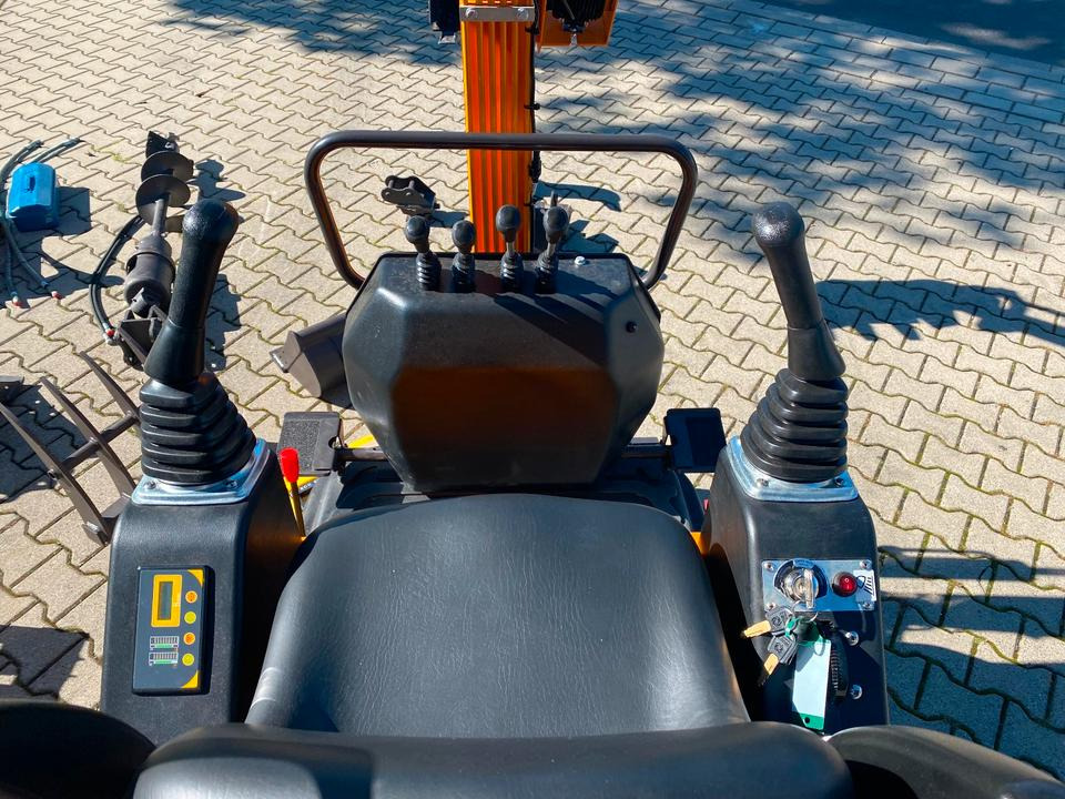 Minibagger BK1300JSR + Zubehör *INKL.19% MWST*BERGER KRAUS*KUBOTA*JOYSTICK*SCHENKWARM*SOFORT!* - Miniexcavadora: foto 5 Minibagger BK1300JSR + Zubehör *INKL.19% MWST*BERGER KRAUS*KUBOTA*JOYSTICK*SCHENKWARM*SOFORT!* - Miniexcavadora: foto 5