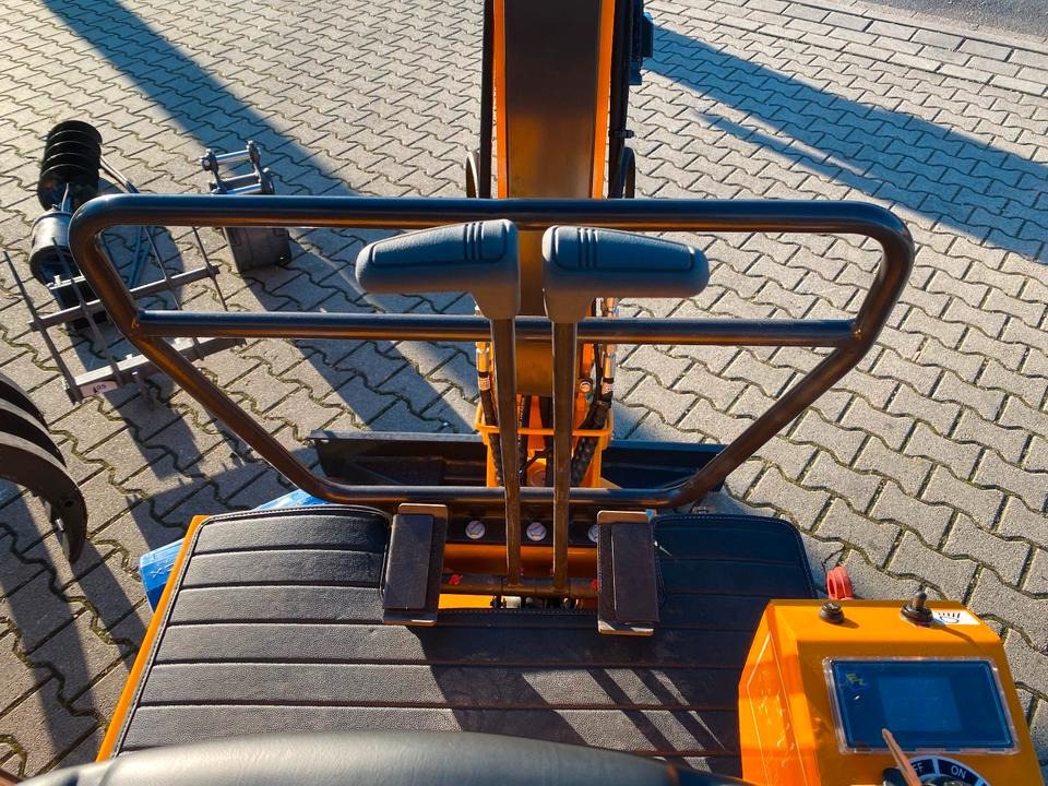 Minibagger BK1500JS + Zubehör *INKL.19% MWST*BERGER KRAUS*KUBOTA*JOYSTICK*ZUBEHÖRPAKET GROß*SOFORT!* - Miniexcavadora: foto 5 Minibagger BK1500JS + Zubehör *INKL.19% MWST*BERGER KRAUS*KUBOTA*JOYSTICK*ZUBEHÖRPAKET GROß*SOFORT!* - Miniexcavadora: foto 5