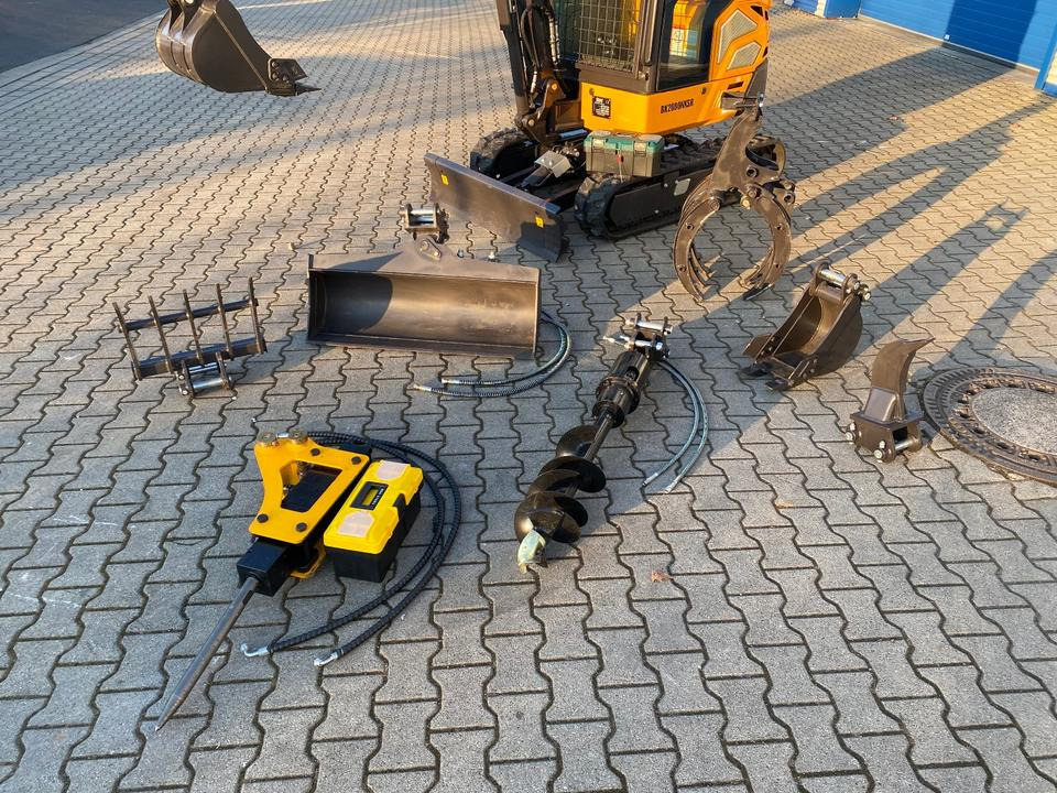 Minibagger BK2000NKSR inkl. Zubehörpaket *INKL.19% MWST*BERGER KRAUS*KUBOTA* KLIMA*SCHWENKARM*VERSTELLFAHRWERK* - Miniexcavadora: foto 3 Minibagger BK2000NKSR inkl. Zubehörpaket *INKL.19% MWST*BERGER KRAUS*KUBOTA* KLIMA*SCHWENKARM*VERSTELLFAHRWERK* - Miniexcavadora: foto 3