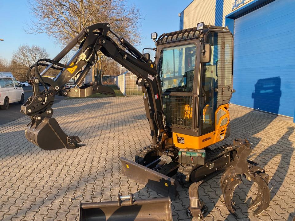 Minibagger BK2000NKSR inkl. Zubehörpaket *INKL.19% MWST*BERGER KRAUS*KUBOTA* KLIMA*SCHWENKARM*VERSTELLFAHRWERK* - Miniexcavadora: foto 4 Minibagger BK2000NKSR inkl. Zubehörpaket *INKL.19% MWST*BERGER KRAUS*KUBOTA* KLIMA*SCHWENKARM*VERSTELLFAHRWERK* - Miniexcavadora: foto 4