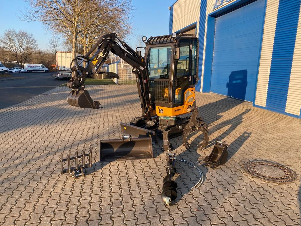 Minibagger BK2000NKSR inkl. Zubehörpaket *INKL.19% MWST*BERGER KRAUS*KUBOTA* KLIMA*SCHWENKARM*VERSTELLFAHRWERK* - Miniexcavadora: foto 1 Minibagger BK2000NKSR inkl. Zubehörpaket *INKL.19% MWST*BERGER KRAUS*KUBOTA* KLIMA*SCHWENKARM*VERSTELLFAHRWERK* - Miniexcavadora: foto 1