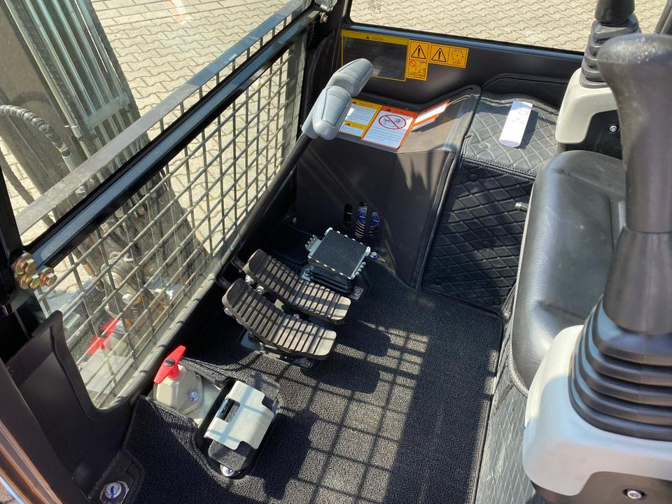 Miniexcavadora Minibagger BK2800ASR inkl. Zubehörpaket *INKL.19% MWST*BERGER KRAUS*KUBOTA*SCHWENKARM* VERSTELLFAHRWERK*KLIMA*: foto 9 Miniexcavadora Minibagger BK2800ASR inkl. Zubehörpaket *INKL.19% MWST*BERGER KRAUS*KUBOTA*SCHWENKARM* VERSTELLFAHRWERK*KLIMA*: foto 9