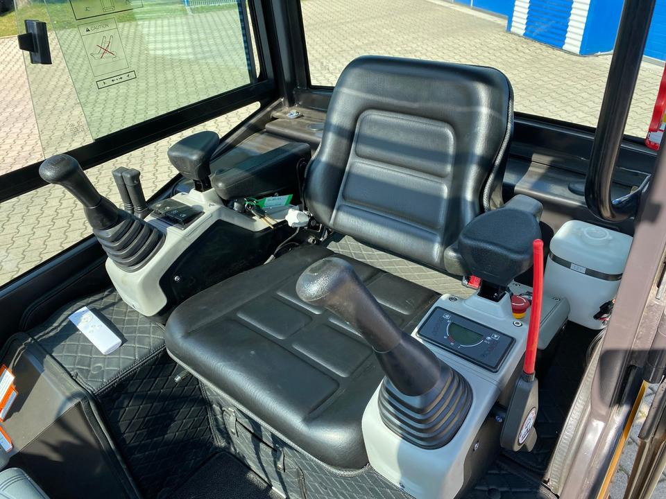 Miniexcavadora Minibagger BK2800ASR inkl. Zubehörpaket *INKL.19% MWST*BERGER KRAUS*KUBOTA*SCHWENKARM* VERSTELLFAHRWERK*KLIMA*: foto 8 Miniexcavadora Minibagger BK2800ASR inkl. Zubehörpaket *INKL.19% MWST*BERGER KRAUS*KUBOTA*SCHWENKARM* VERSTELLFAHRWERK*KLIMA*: foto 8