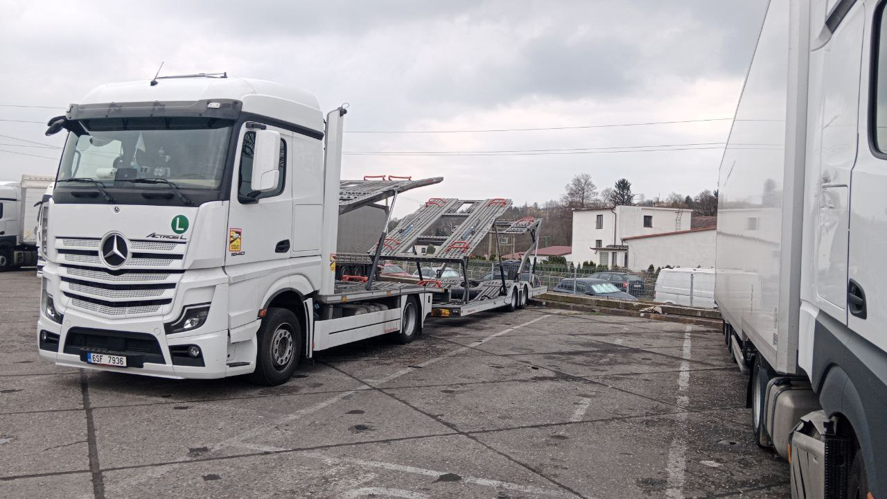 MERCEDES-BENZ actros - Camión portavehículos: foto 1 MERCEDES-BENZ actros - Camión portavehículos: foto 1