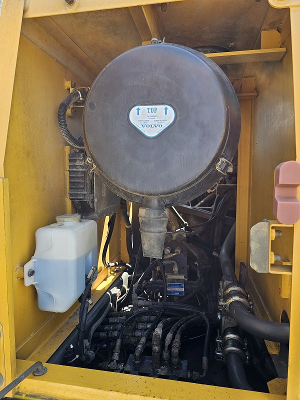 Excavadora de cadenas VOLVO EC240BNLC: foto 17