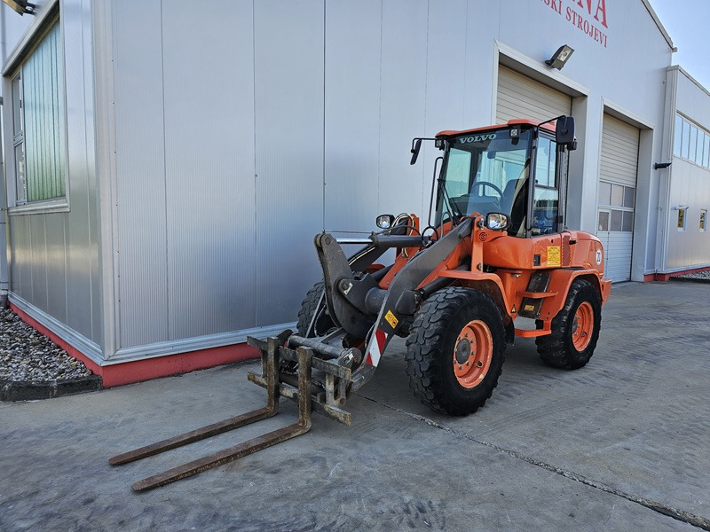 VOLVO L30G - Cargadora de ruedas: foto 1 VOLVO L30G - Cargadora de ruedas: foto 1