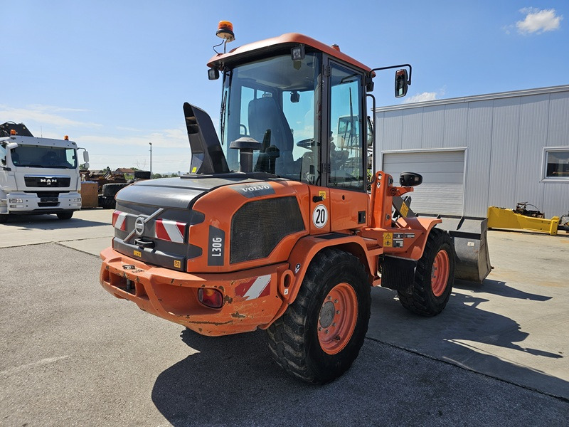 VOLVO L30G - Cargadora de ruedas: foto 4 VOLVO L30G - Cargadora de ruedas: foto 4