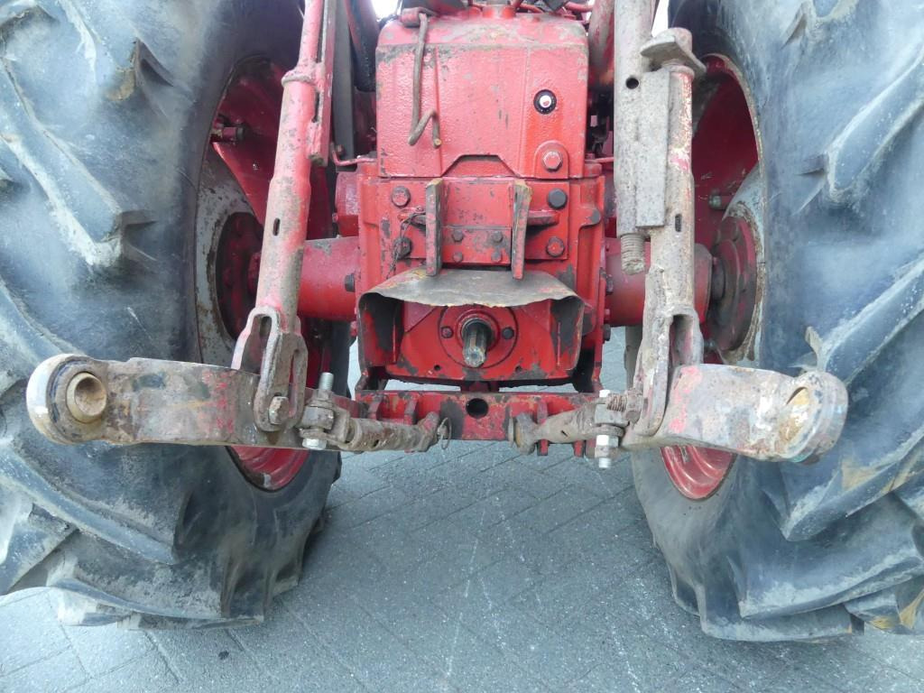 International 733 - Tractor: foto 5 International 733 - Tractor: foto 5