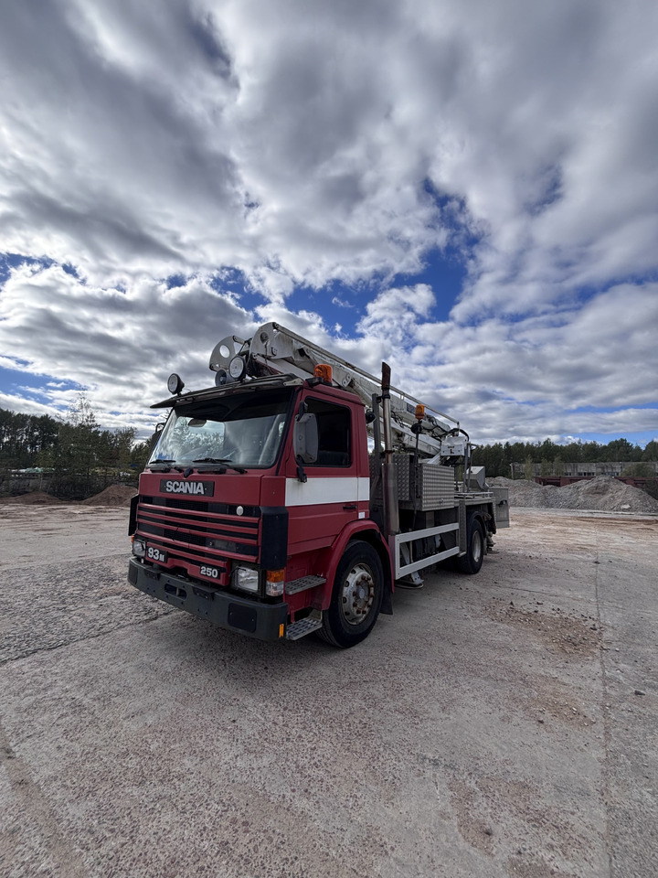 SCANIA - Camión de bomberos: foto 1 SCANIA - Camión de bomberos: foto 1