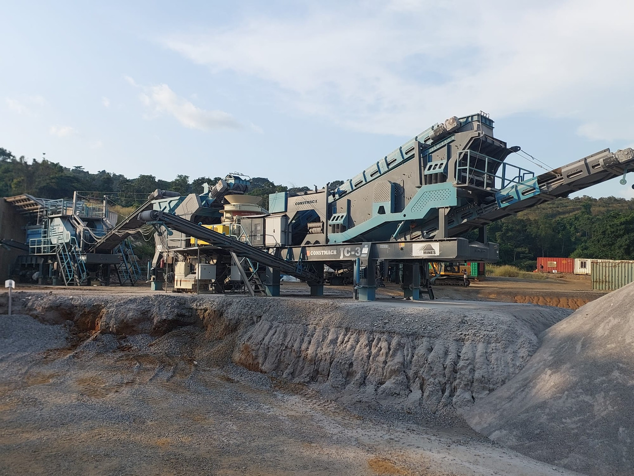 Constmach Mobile Jaw Crushing Plant With A Capacity Of 250 To 300 T/h - Trituradora móvil: foto 1 Constmach Mobile Jaw Crushing Plant With A Capacity Of 250 To 300 T/h - Trituradora móvil: foto 1