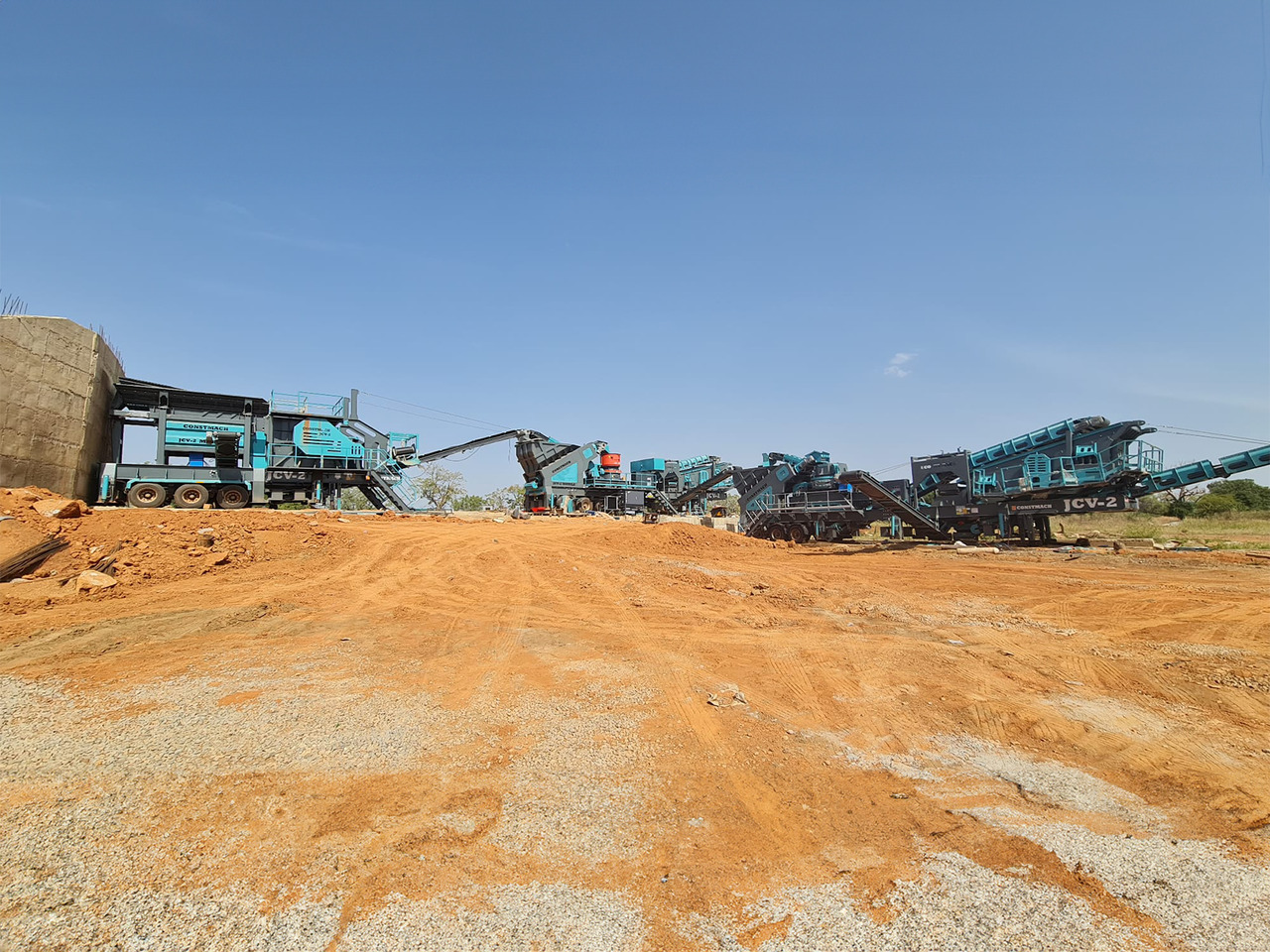 Constmach Mobile Steinbrechanlage mit einer Leistung von 150 t/h ab Lager lieferbar - Trituradora móvil: foto 1 Constmach Mobile Steinbrechanlage mit einer Leistung von 150 t/h ab Lager lieferbar - Trituradora móvil: foto 1