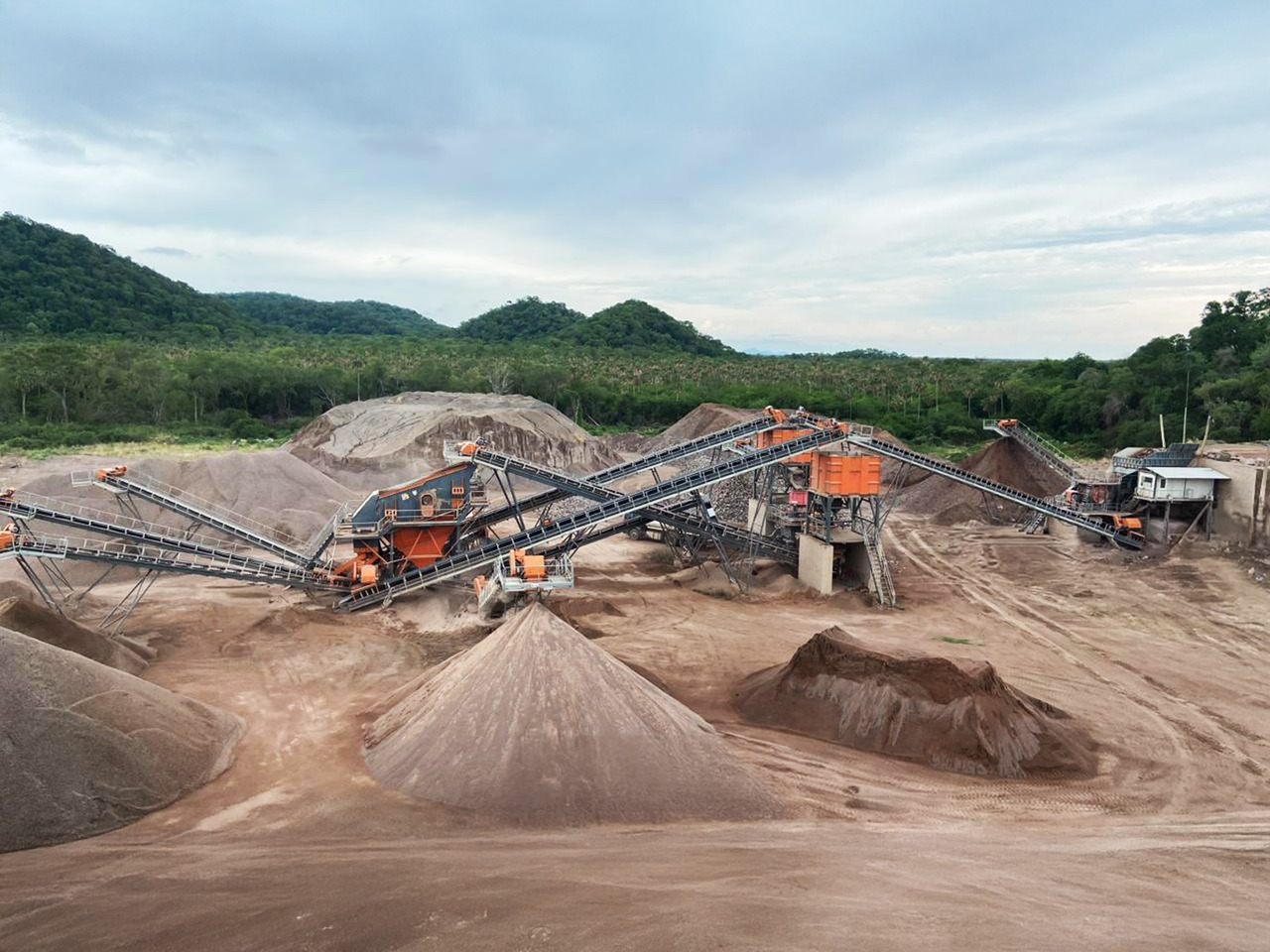 Constmach Stationäre Basalt Steinbrechanlage 250-300 t/h - Machacadora: foto 5 Constmach Stationäre Basalt Steinbrechanlage 250-300 t/h - Machacadora: foto 5