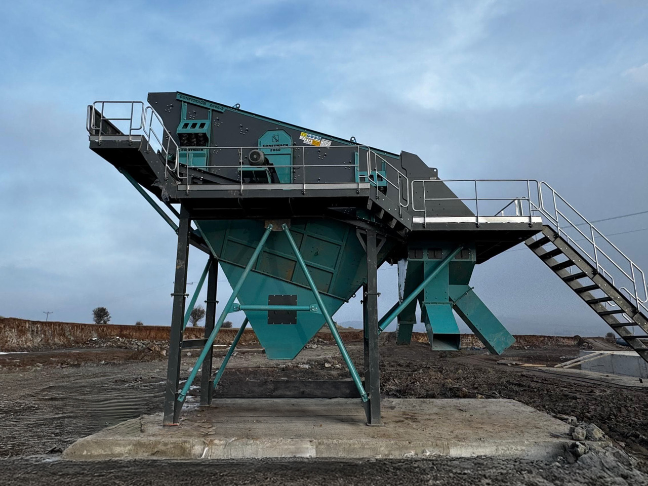 Constmach Vibrating Screen Systems 70-95 Tph 2-3-4 Stages 1200x4000 Mm - Cribadora: foto 1 Constmach Vibrating Screen Systems 70-95 Tph 2-3-4 Stages 1200x4000 Mm - Cribadora: foto 1