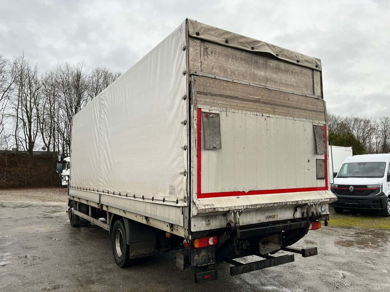 Renault MIDLUM 220 - Camión lona: foto 3 Renault MIDLUM 220 - Camión lona: foto 3