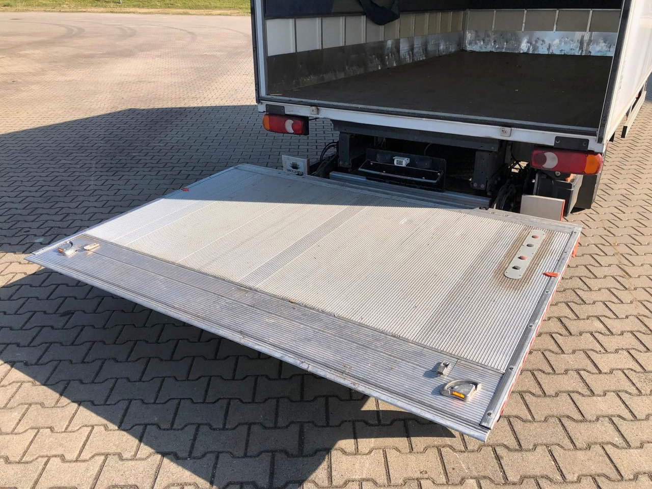 Renault MASTER RED 3.5T*LBW*Klima*4.2m*AUCH MIETE - Furgoneta caja cerrada: foto 4 Renault MASTER RED 3.5T*LBW*Klima*4.2m*AUCH MIETE - Furgoneta caja cerrada: foto 4