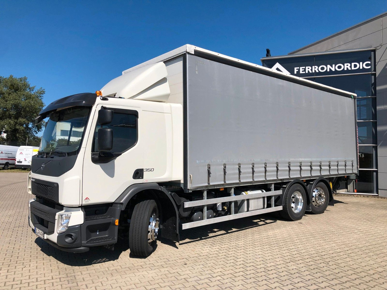 Volvo FE 350 26T 6x2 Lenkachse*ALU*LBW*EDSCHA - Camión lona: foto 2 Volvo FE 350 26T 6x2 Lenkachse*ALU*LBW*EDSCHA - Camión lona: foto 2