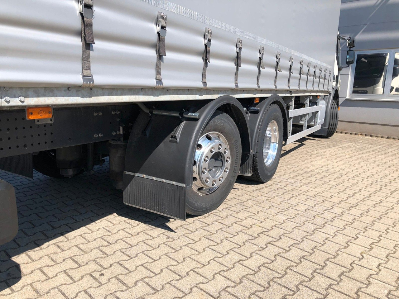 Volvo FE 350 26T 6x2 Lenkachse*ALU*LBW*EDSCHA - Camión lona: foto 4 Volvo FE 350 26T 6x2 Lenkachse*ALU*LBW*EDSCHA - Camión lona: foto 4