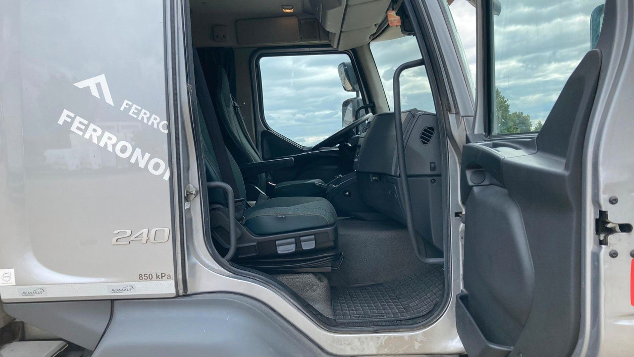 Volvo FL 12.240 Ladebordwand*Klima - Camión caja cerrada: foto 5 Volvo FL 12.240 Ladebordwand*Klima - Camión caja cerrada: foto 5