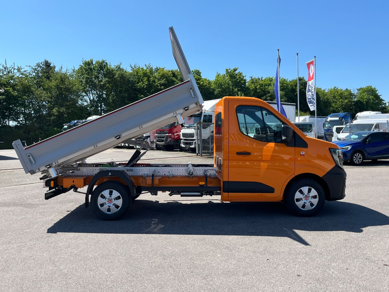 Renault Master mit JPM Dreiseitenkipper - Volquete furgoneta: foto 4 Renault Master mit JPM Dreiseitenkipper - Volquete furgoneta: foto 4
