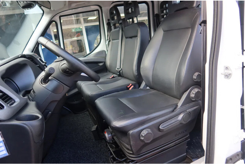 Iveco Daily 35C16 HI Matic Dubbele cabine open 7 persoons uitvoering. Dubbel lucht achter as. 3.0 L motor - Caja abierta furgoneta, Furgoneta combi: foto 4 Iveco Daily 35C16 HI Matic Dubbele cabine open 7 persoons uitvoering. Dubbel lucht achter as. 3.0 L motor - Caja abierta furgoneta, Furgoneta combi: foto 4
