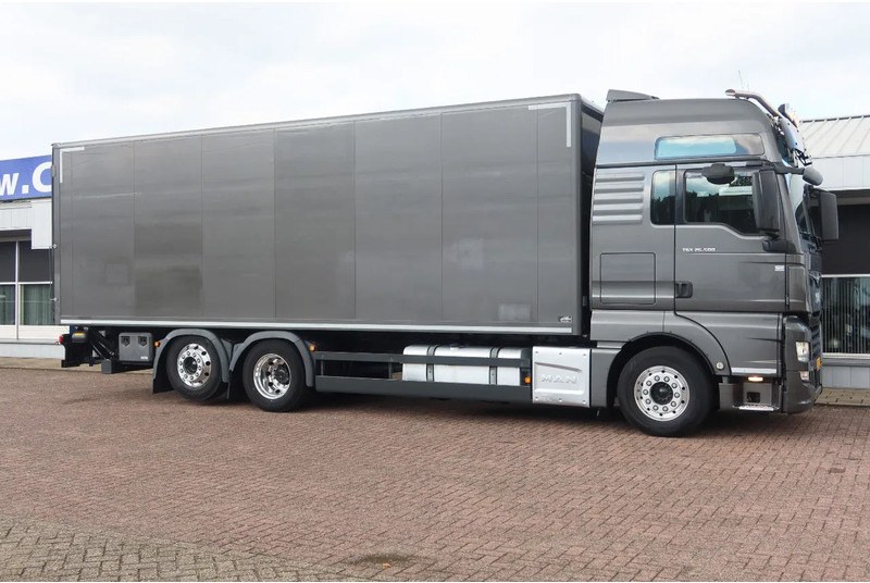 MAN TGX 26.500 6x2 Bak + Klep 3000 KG, FULL AIR SUSPENSION, SKY- LIGHTS. - Camión caja cerrada: foto 2 MAN TGX 26.500 6x2 Bak + Klep 3000 KG, FULL AIR SUSPENSION, SKY- LIGHTS. - Camión caja cerrada: foto 2
