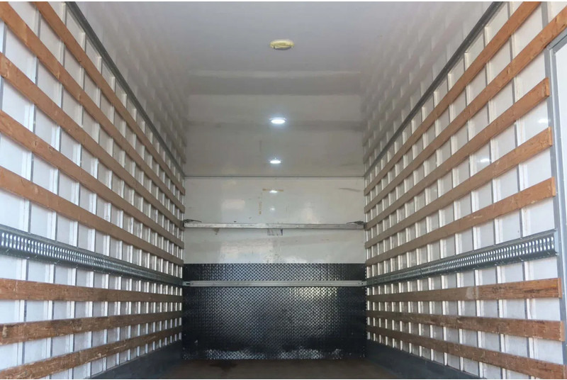 Mercedes-Benz Antos 2127 L Bak+Klep Dhollandia 2.000 kg, Geisoleerd dak - Camión caja cerrada: foto 4 Mercedes-Benz Antos 2127 L Bak+Klep Dhollandia 2.000 kg, Geisoleerd dak - Camión caja cerrada: foto 4