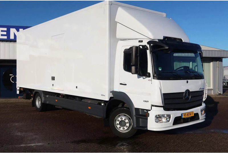 Mercedes-Benz Atego 1321L Bakwagen Laadklep 2000kg / 3 Stoelen!! - Camión caja cerrada: foto 2 Mercedes-Benz Atego 1321L Bakwagen Laadklep 2000kg / 3 Stoelen!! - Camión caja cerrada: foto 2