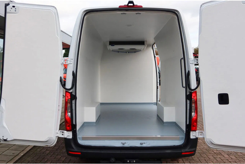 Mercedes-Benz Sprinter 317 L3 H2 Koel / Vries/ Verwarmen + 220 volt nachtaansluiting - Furgoneta frigorifica: foto 4 Mercedes-Benz Sprinter 317 L3 H2 Koel / Vries/ Verwarmen + 220 volt nachtaansluiting - Furgoneta frigorifica: foto 4