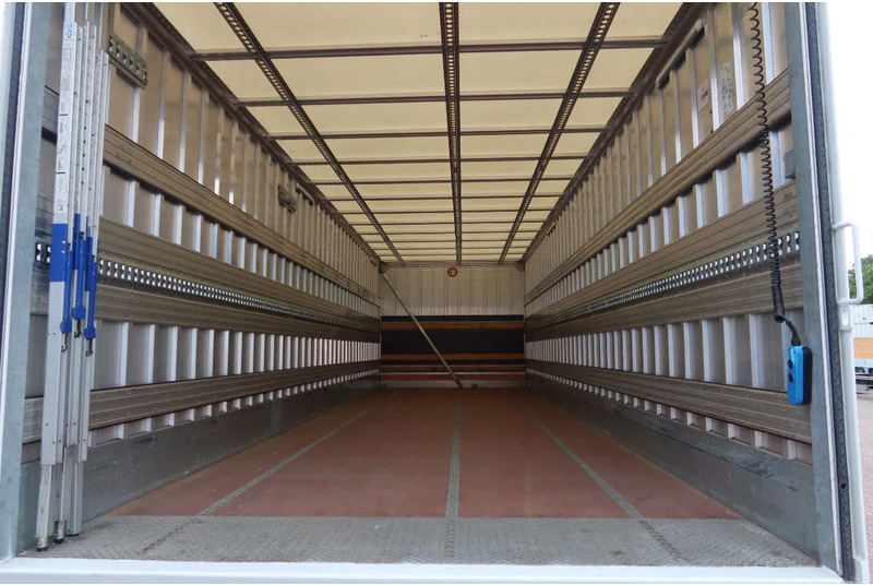 Volvo FL Bak + Dhollandia klep 2000 Kg - Camión caja cerrada: foto 3 Volvo FL Bak + Dhollandia klep 2000 Kg - Camión caja cerrada: foto 3